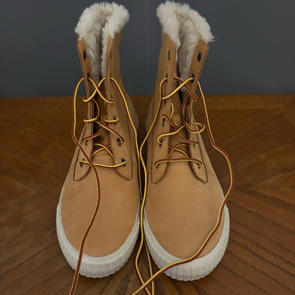Timberland NWOT Skyla 6in Womans Boots